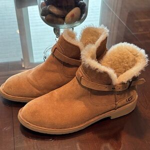 UGG Women's Tan Shearling Winter Ankle Boots